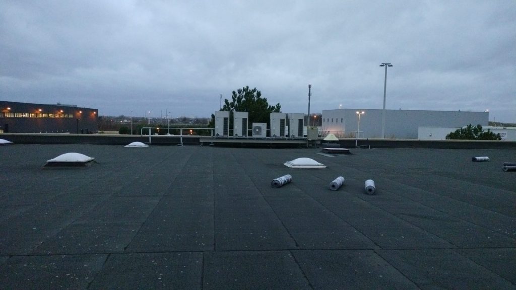 Installation d'isolation sur toiture plate à Zaventem par Democoup, améliorant l'efficacité énergétique.